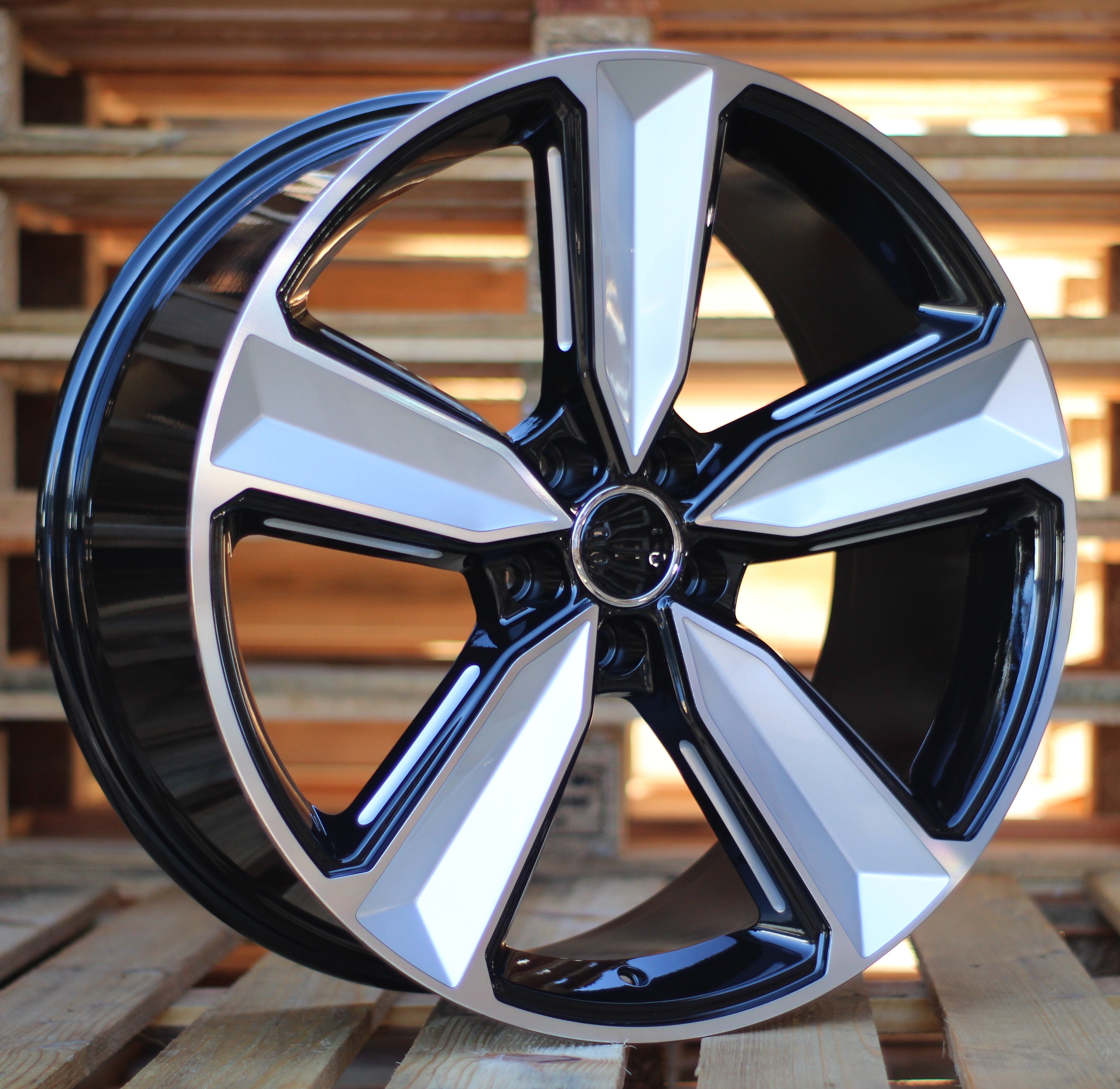 Racing Line A5470 8,5x19 5x112 ET32 schwarz, Audi