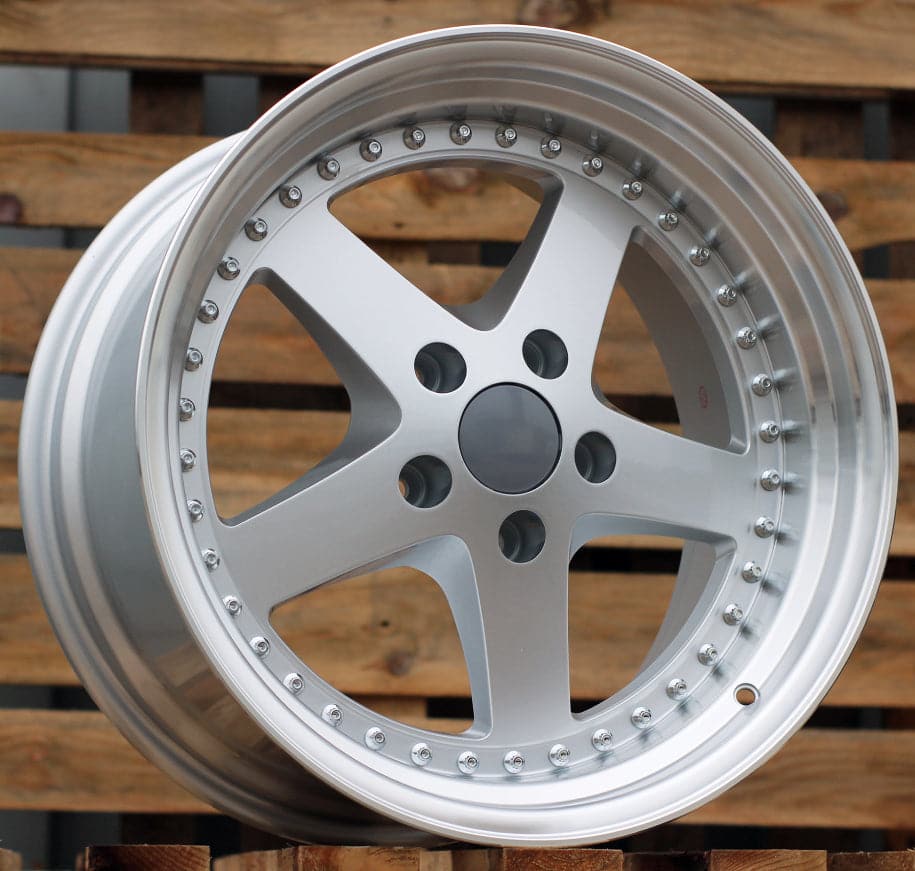 Racing Line B1161 8.5x18 5x120 ET30, stříbrná