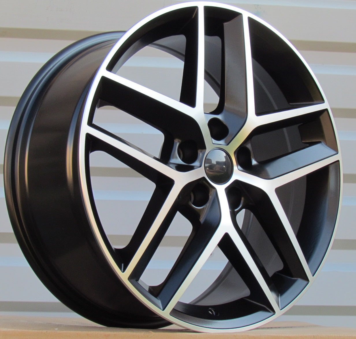 Racing Line B1426 8x18 5x112 ET45 schwarz, Seat