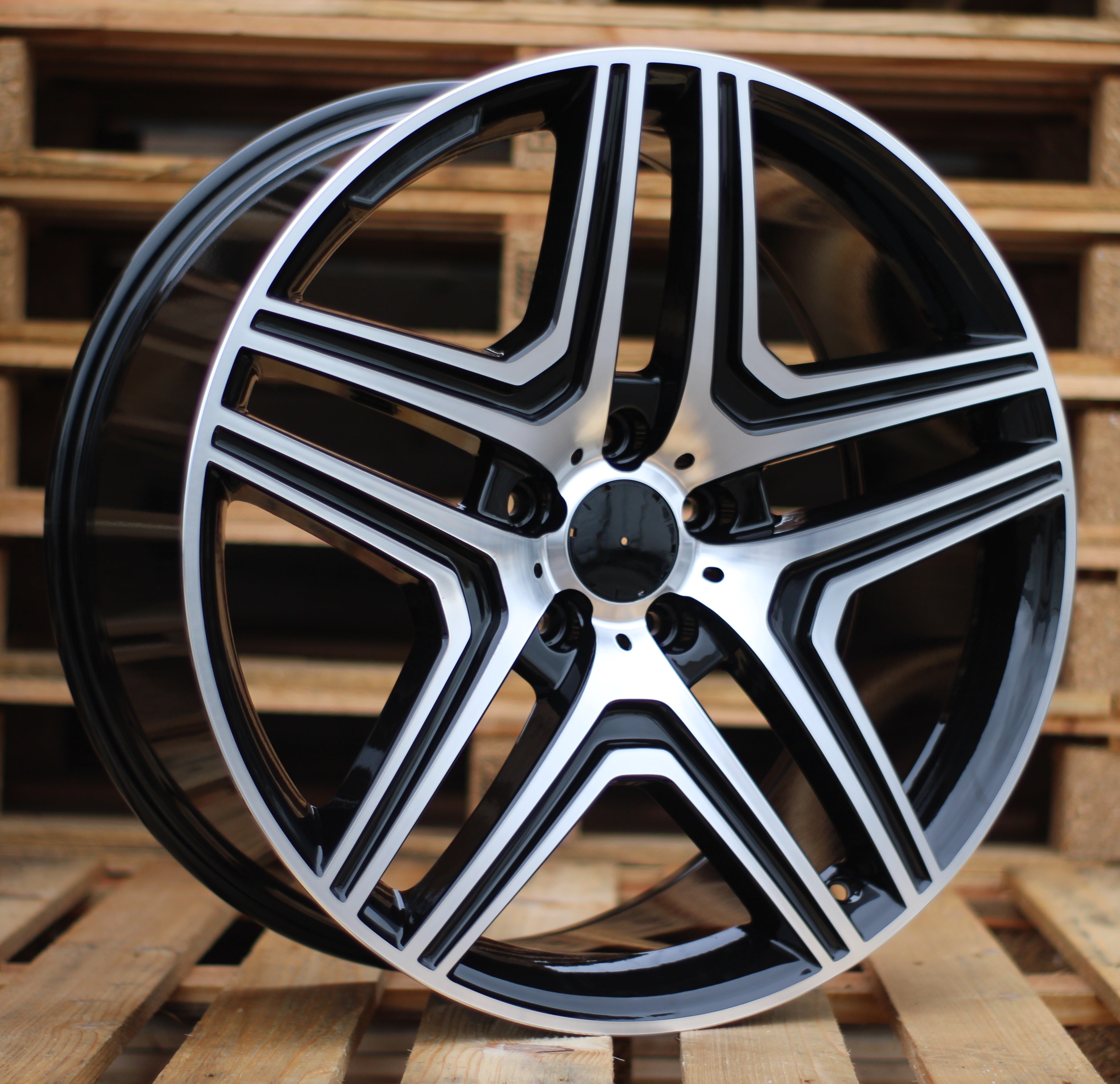 Racing Line BK206 7.5x16 5x112 ET38 černá, Mercedes