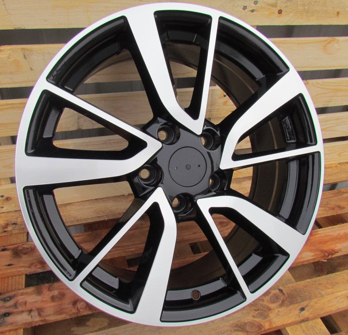 Racing Line BY131 7x19 5x114.3 ET40 schwarz, Nissan
