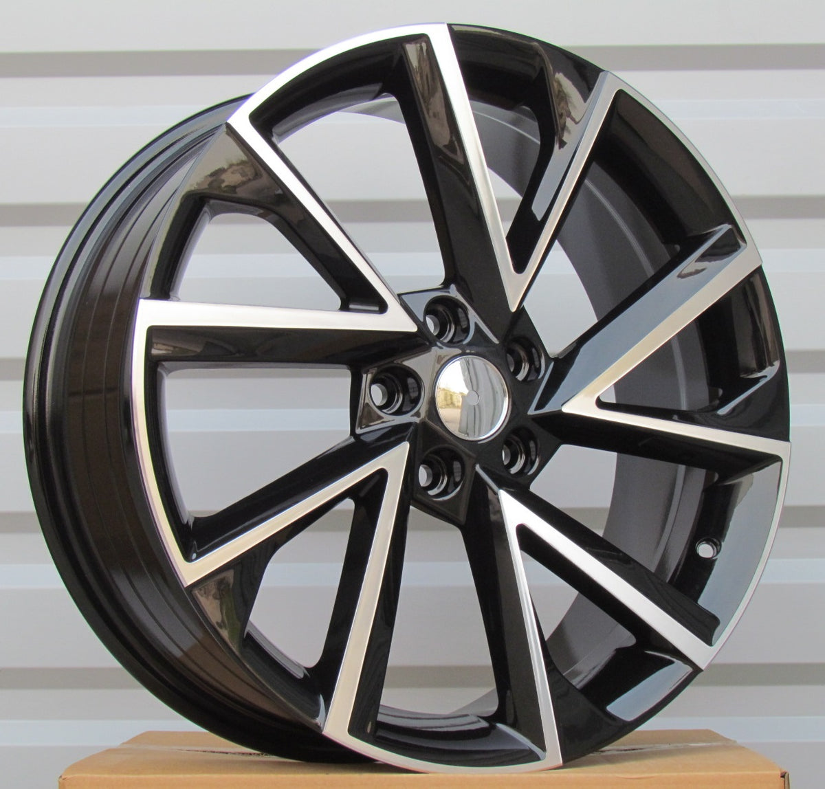 Alu kola pro Škoda FE181 7x17 5x100 ET40 57.1 Black Polished | Wheelsup.cz