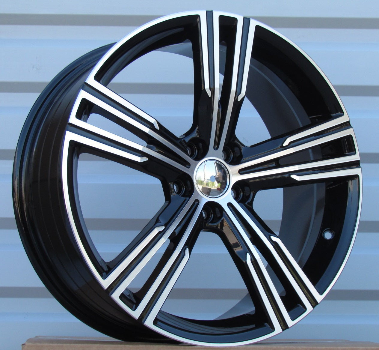 Racing Line FE184 8x19 5x108 ET42 fekete polírozott, Volvo