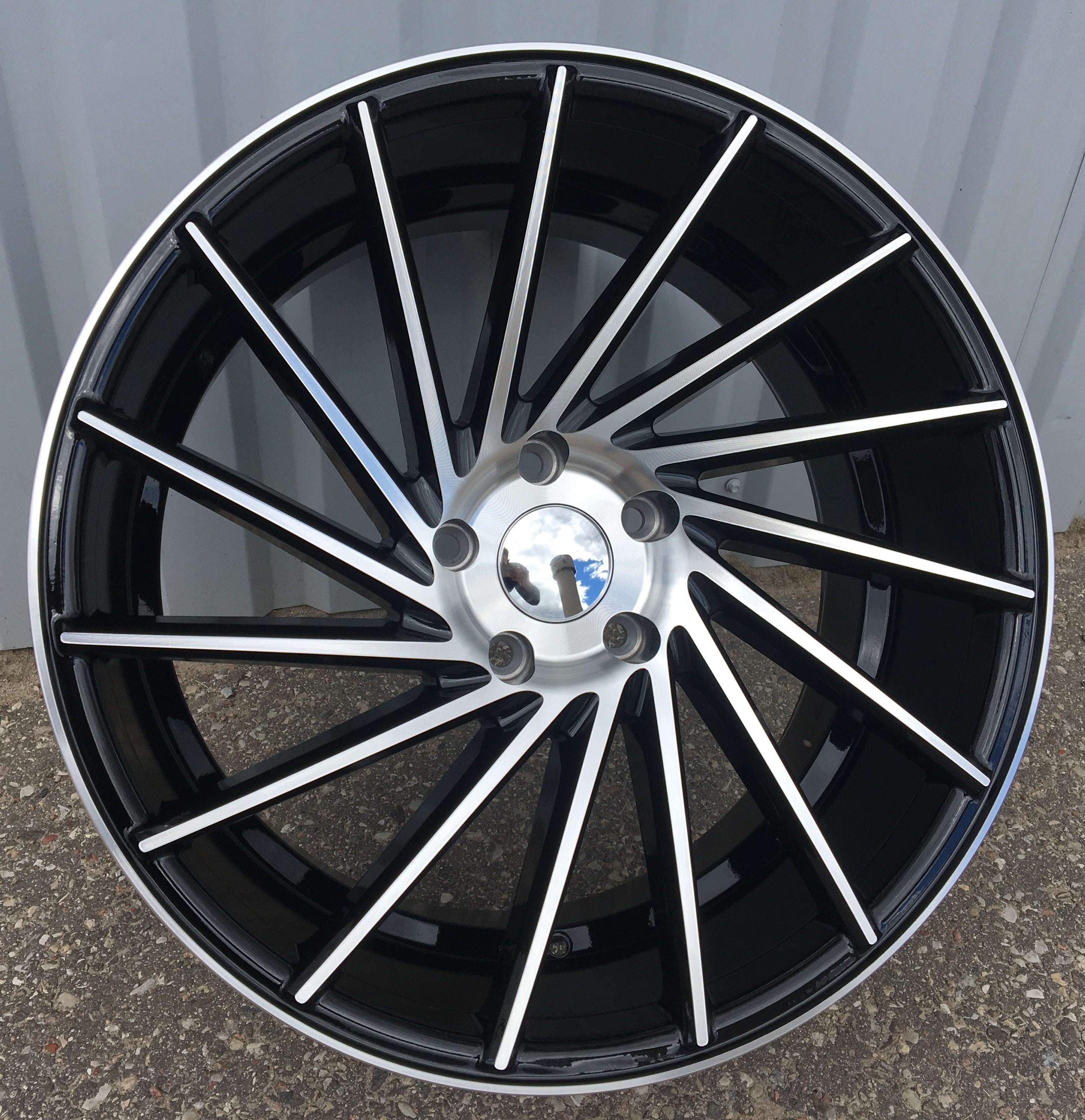 Racing Line LU589 8.5x20 5x120 ET33 černá, BMW