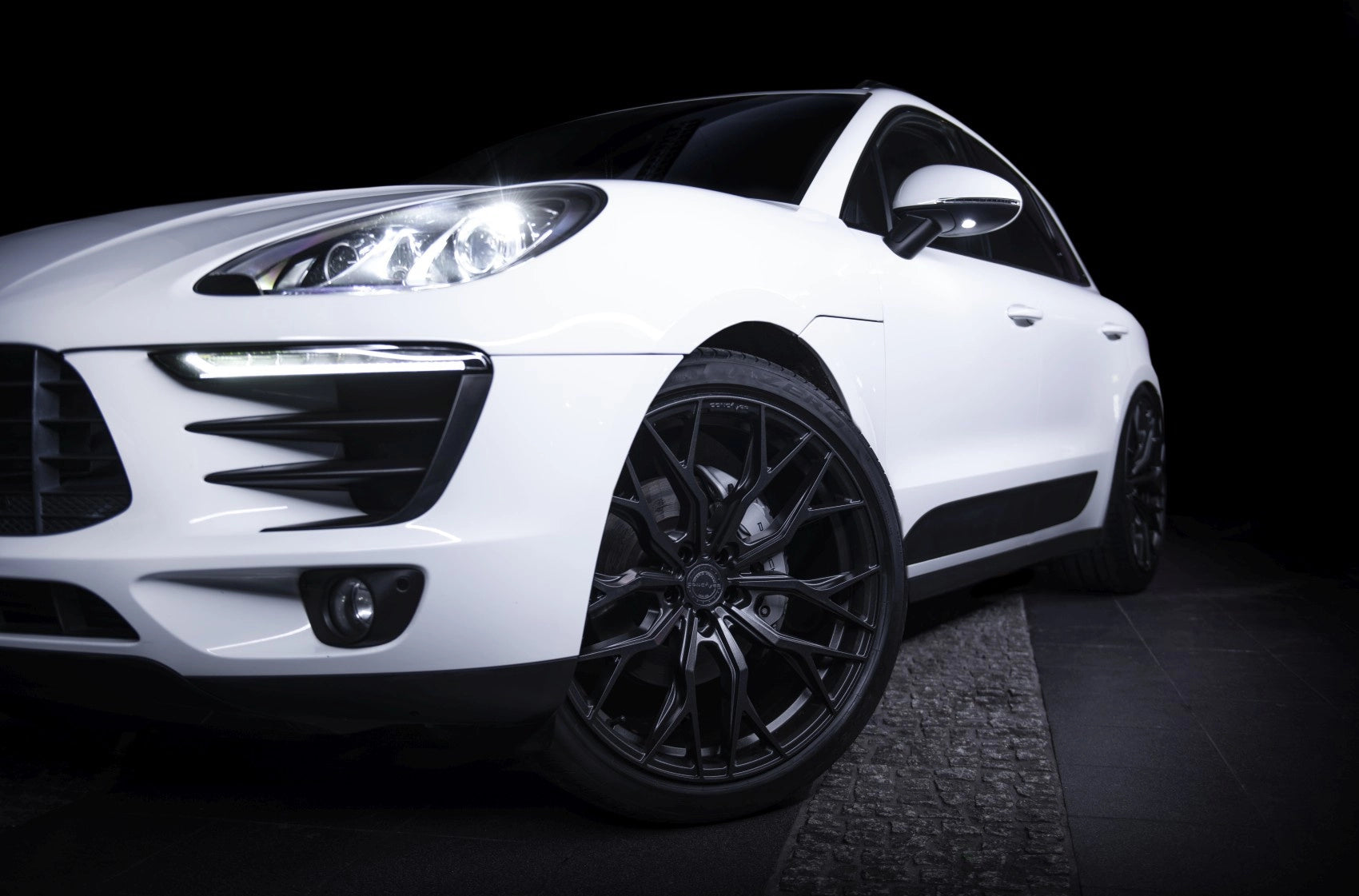 Porsche Macan Concaver CVR1 Carbon Graphite 465 10745.webp