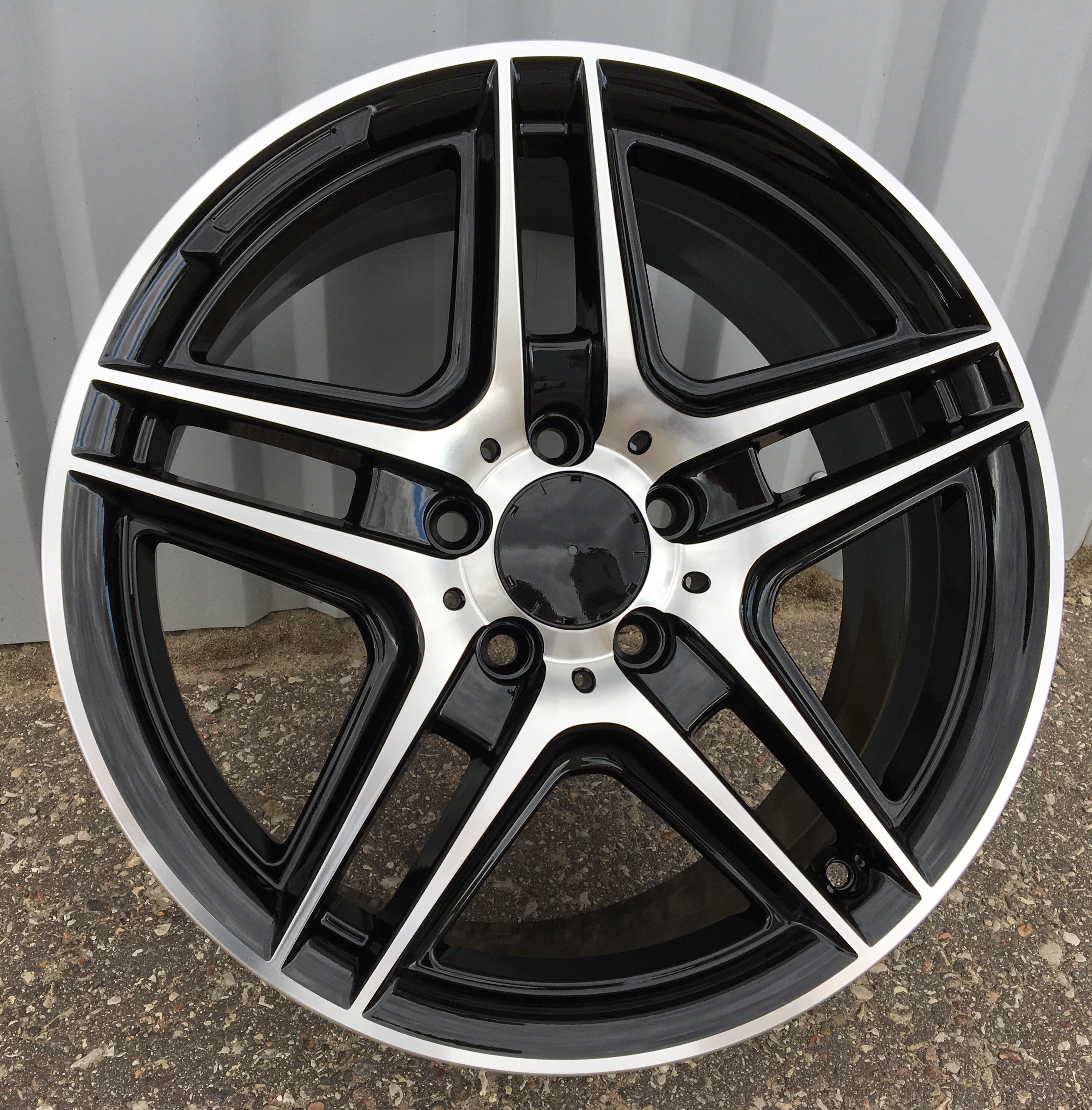 Racing Line SSA02 7.5x17 5x112 ET45 černá, Mercedes