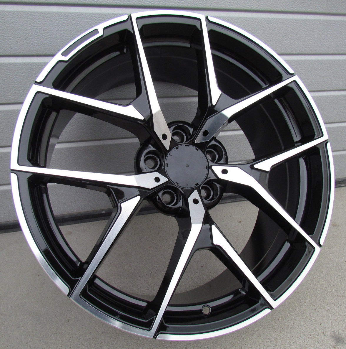 Racing Line XE137 8,5x19 5x112 ET30 schwarz, Mercedes