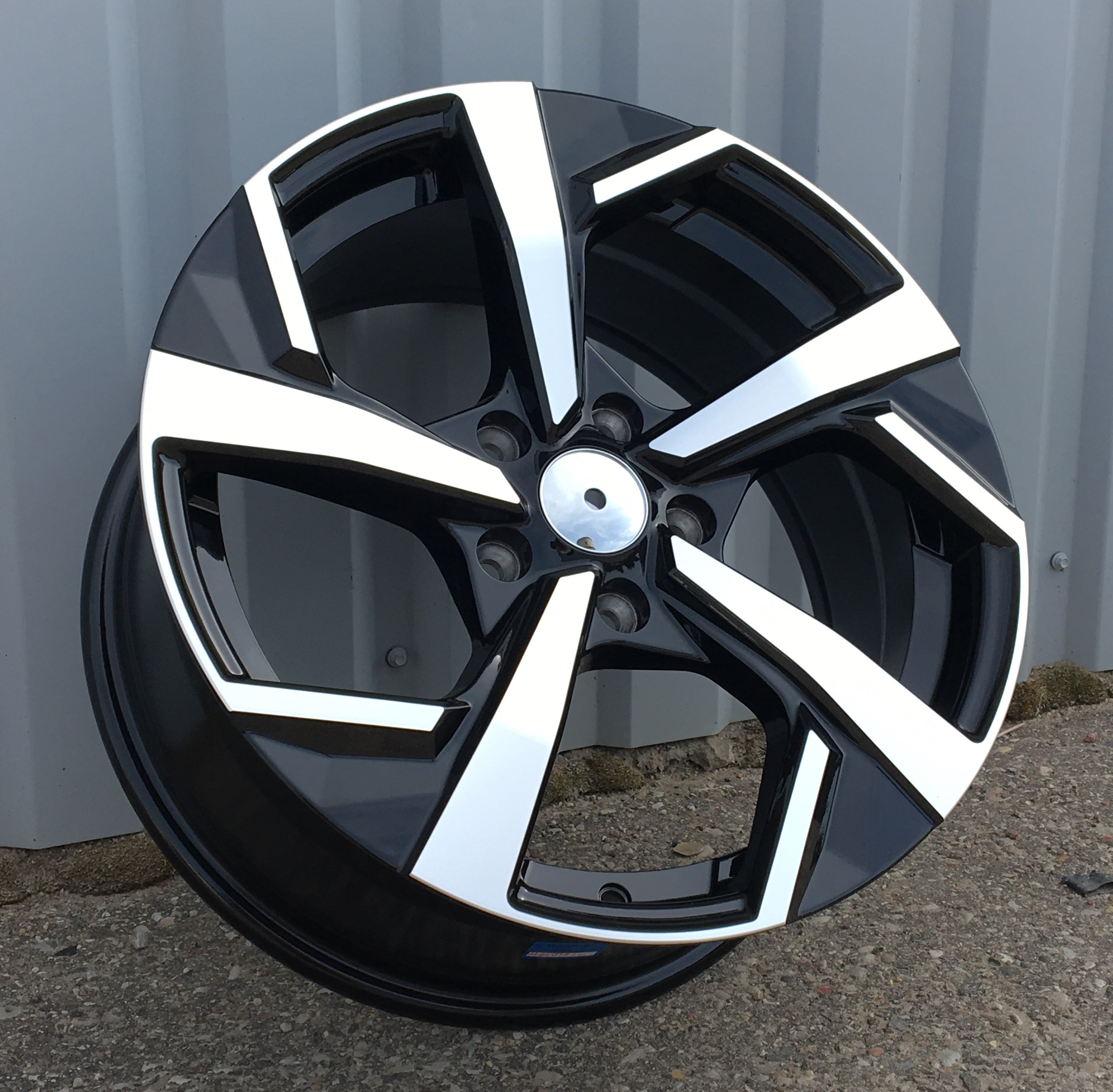 Racing Line XE173 7,5x19 5x114,3 ET40 fekete, Nissan