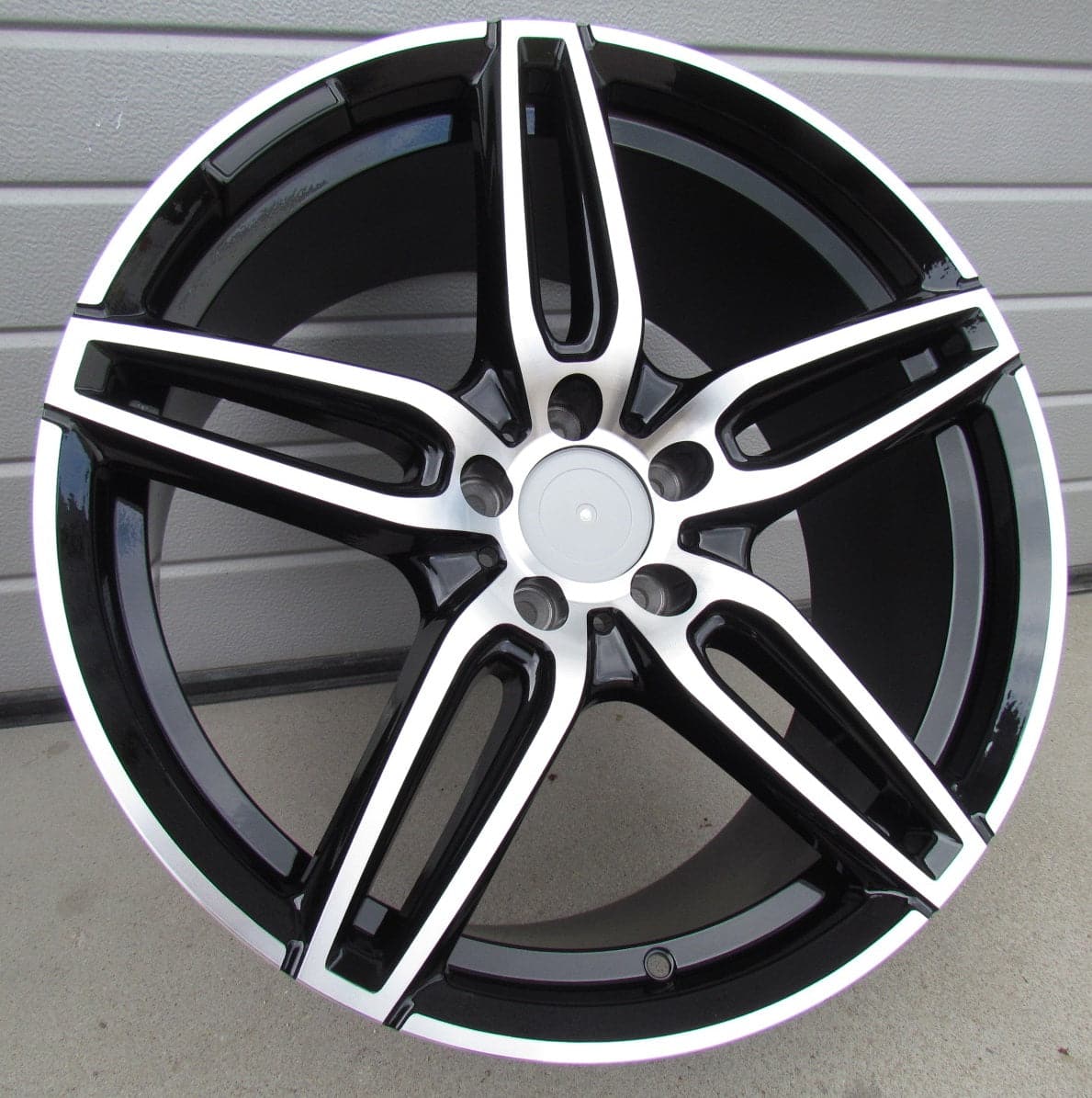 Racing Line XE225 8.5x19 5x112 ET43 černá, Mercedes