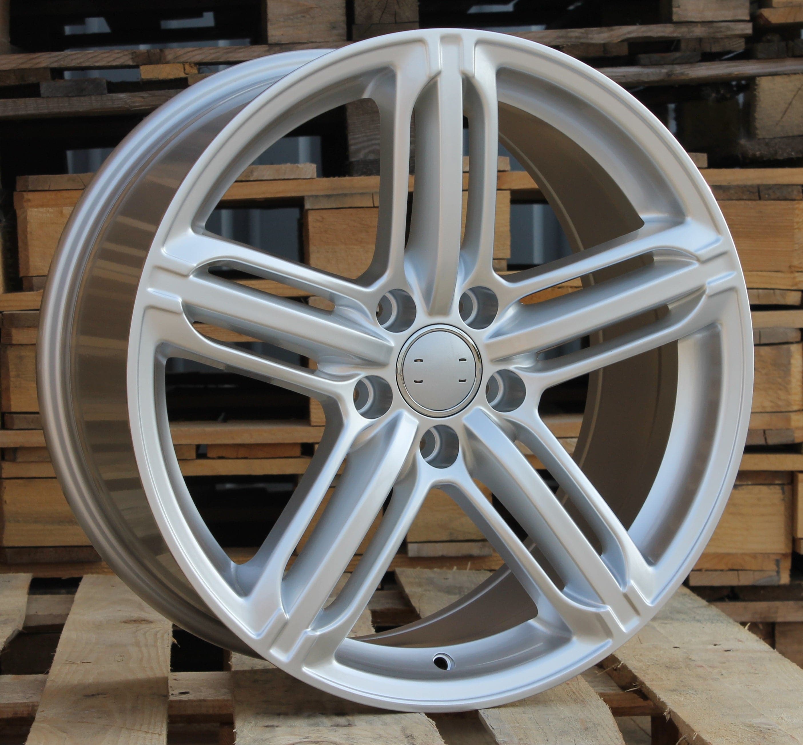 Racing Line XF657 8.5x18 5x112 ET35 stříbrná, Audi