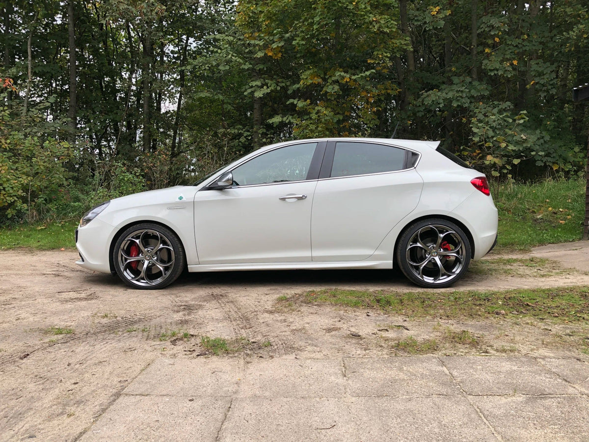 Alu kola pro Alfa Romeo L1664 8.5x20 5x110 ET31 65.1 šedá – na voze 1