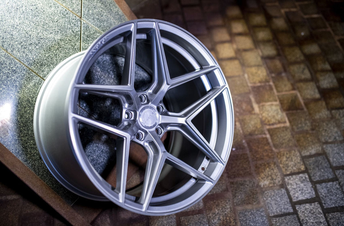 Alu kola Concaver CVR2 19x8,5 ET45 5x108 Brushed Titanium – detail 4