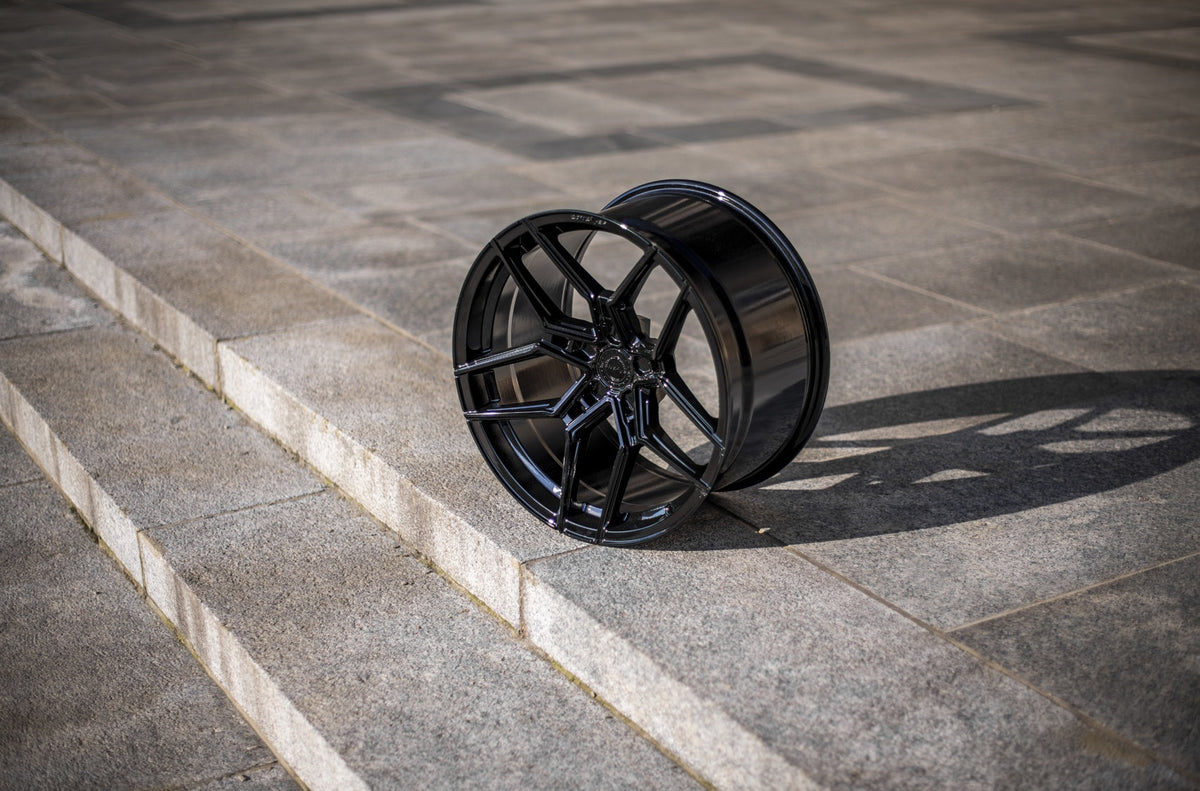 Alu kola Concaver CVR5 20x10,5 ET45 5x114,3 Platinum Black – detail 2