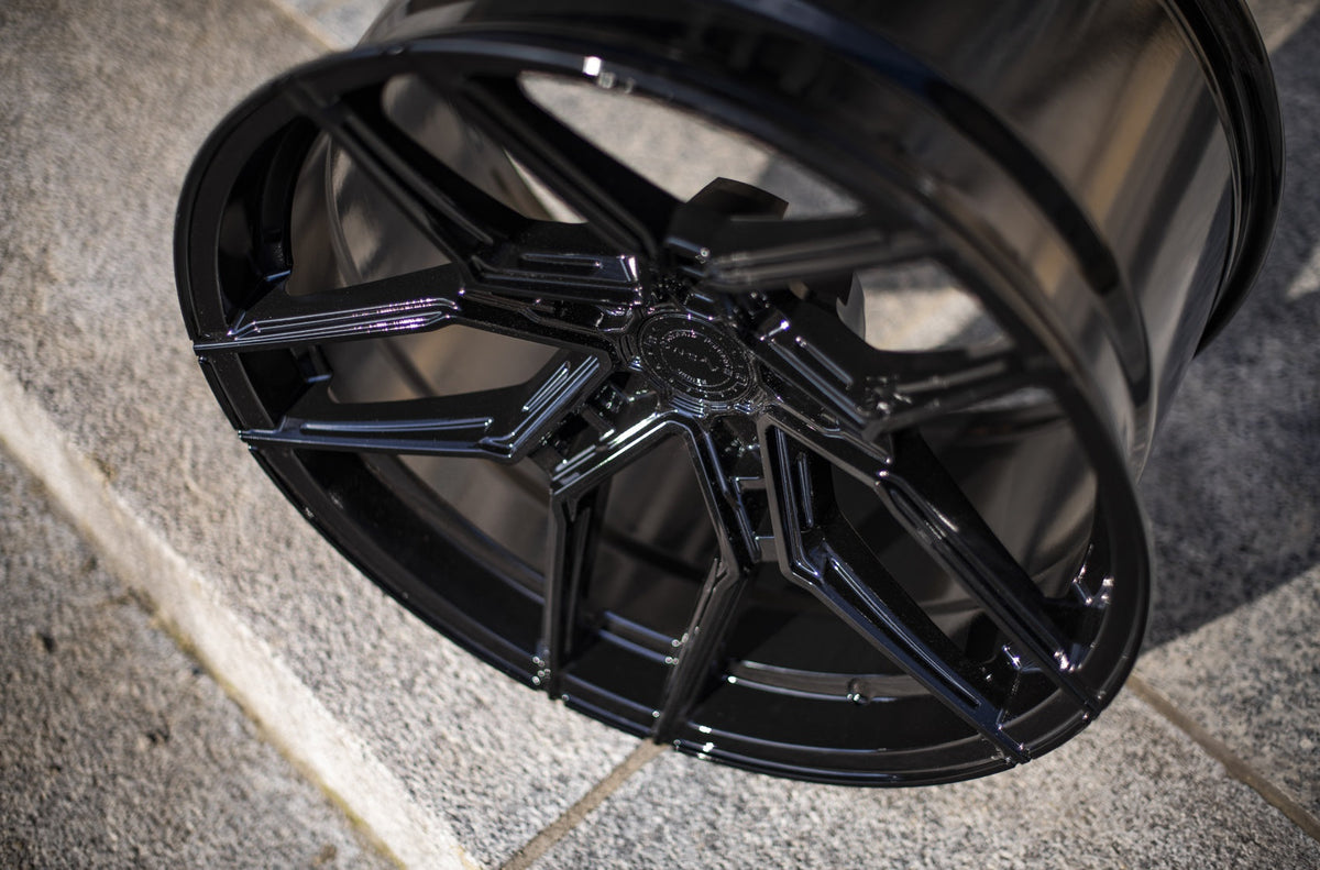 Alu kola Concaver CVR5 20x10,5 ET45 5x114,3 Platinum Black – detail 3