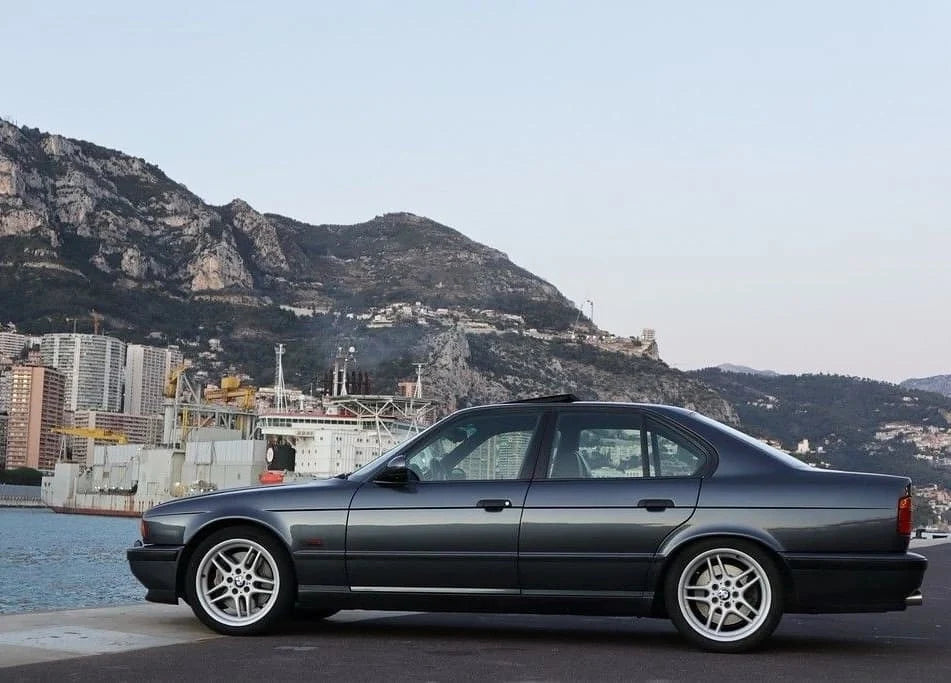 Alu kola pro BMW A5913 9.5x18 5x120 ET20 74.1 stříbrná – na voze 5