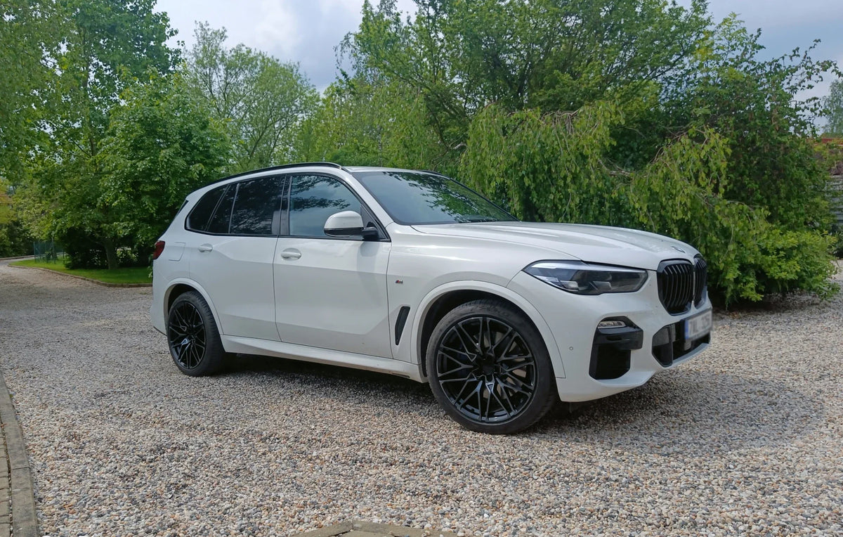 Alu kola pro BMW B5771 10.5x22 5x112 ET43 66.6 černá – na voze 1