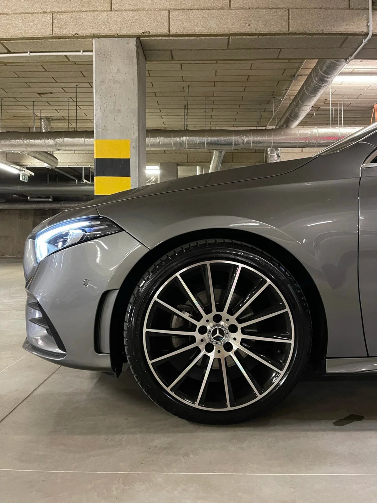 Alu kola pro Mercedes B1048 9.5x18 5x112 ET43 66.6 černá – na voze 7