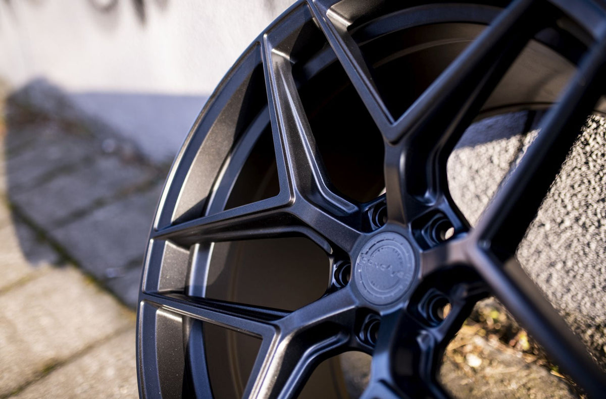 Alu kola Concaver CVR2 19x8,5 ET35 5x112 Carbon Graphite – detail 2