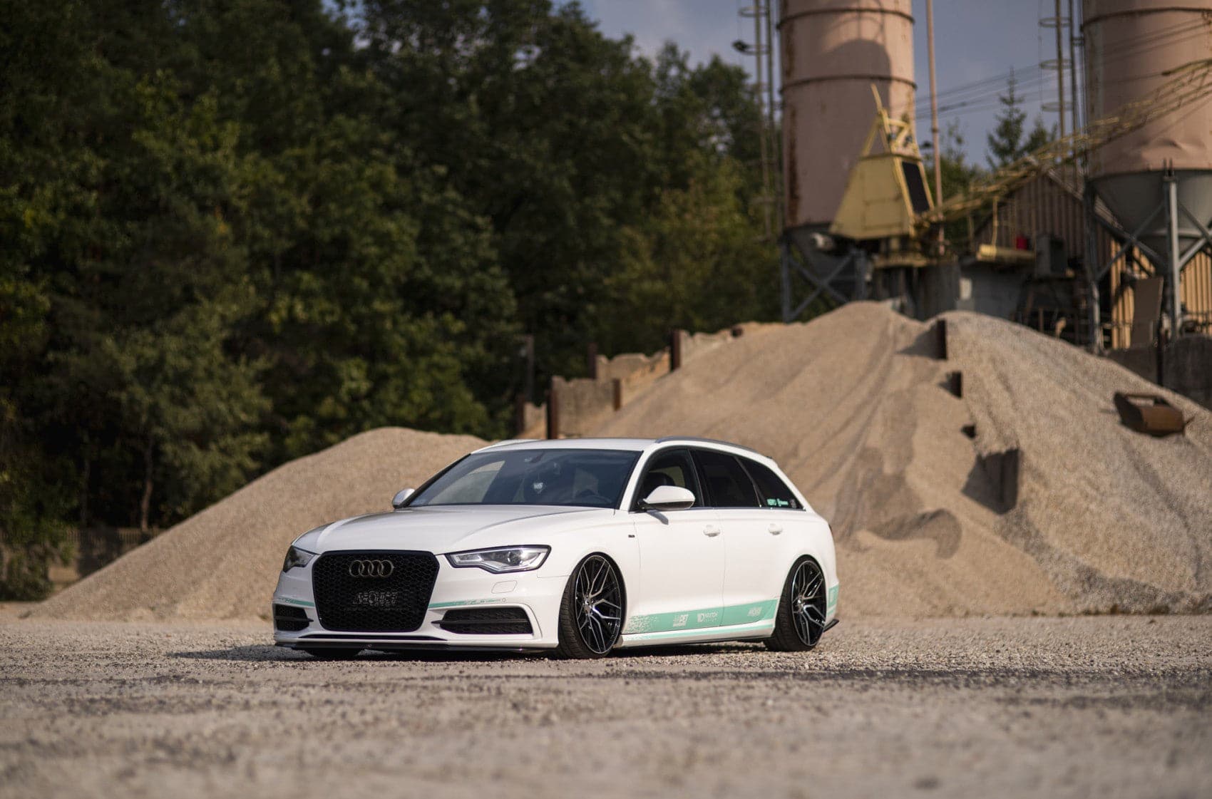 Japan Racing JR28 17x7 ET35 5x100 Gloss Black Machined Face