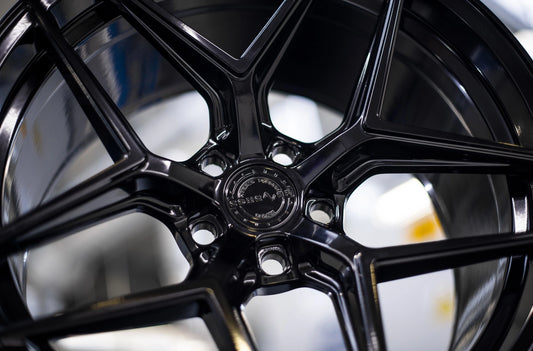 Alu kola Concaver CVR2 Gloss Black 930 4257 7