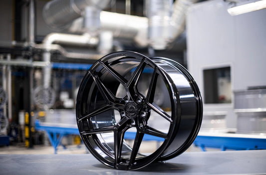 Alu kola Concaver CVR2 Gloss Black 930 9113 8