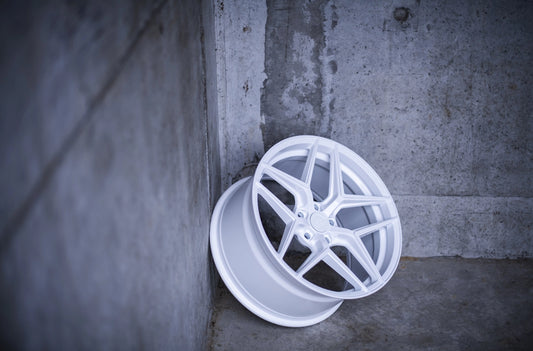 Alu kola Concaver CVR2 Gloss White 915 7086 4