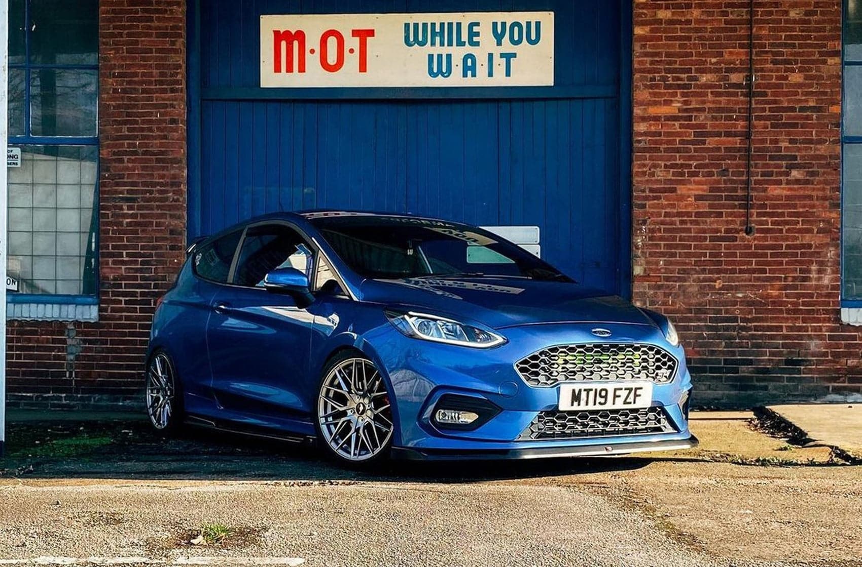 JR Wheels JR28 18x7,5 ET20 4x108 Hyper Black - Wheelsup.sk