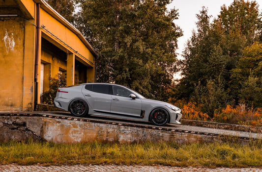 Kia Stinger Concaver CVR6 Double Tinted Black 1239 5789.webp 1