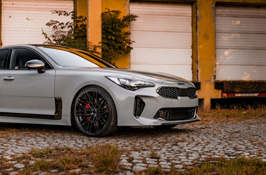 Kia Stinger Concaver CVR6 Double Tinted Black 1239 9894.webp 9