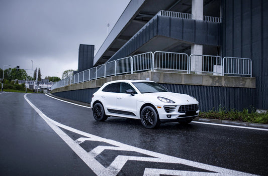 Porsche Macan Concaver CVR3 Platinum Black 556 4595.webp 3