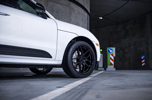 Porsche Macan Concaver CVR3 Platinum Black 556 79.webp 4