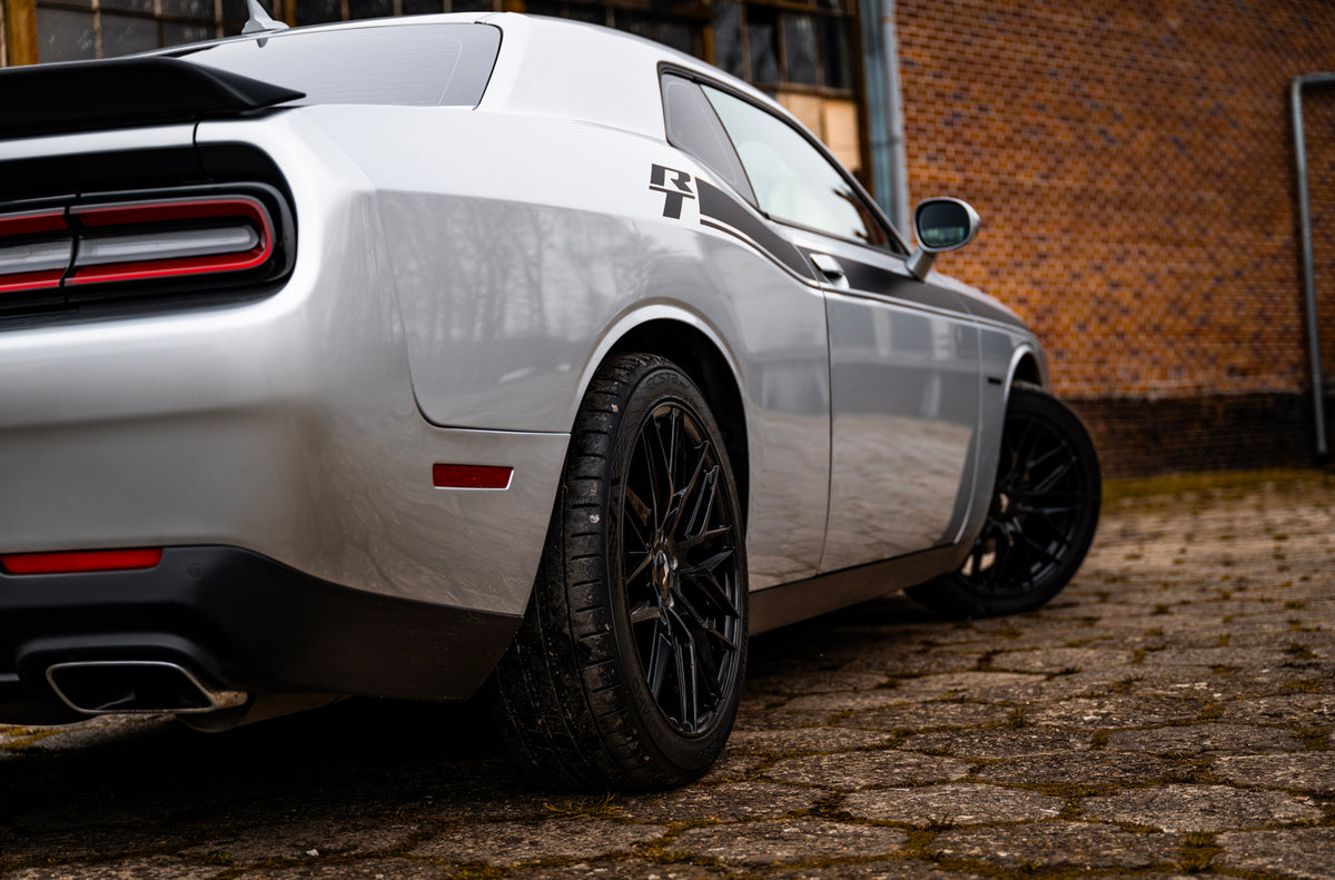 Alu kola Dodge Challenger Japan Racing JR28 Gloss Black