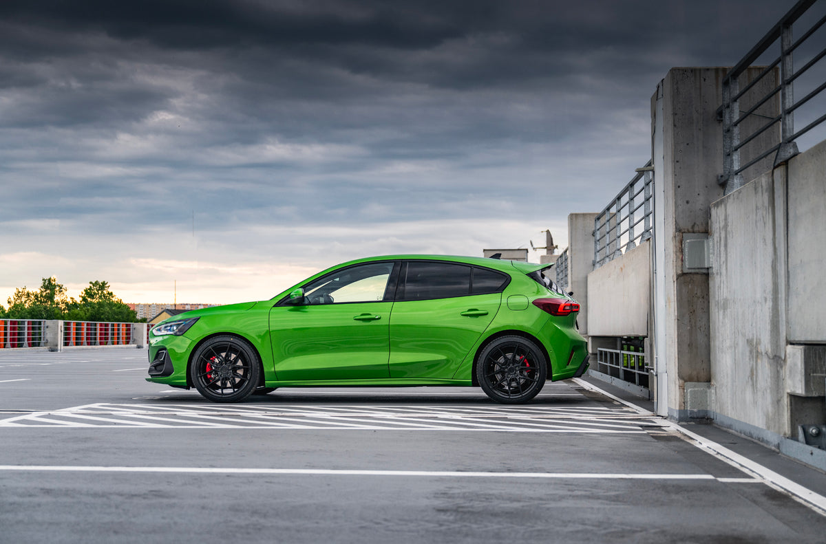 Alu kola Ford Focus / ST / RS Japan Racing JR44 Gloss Black