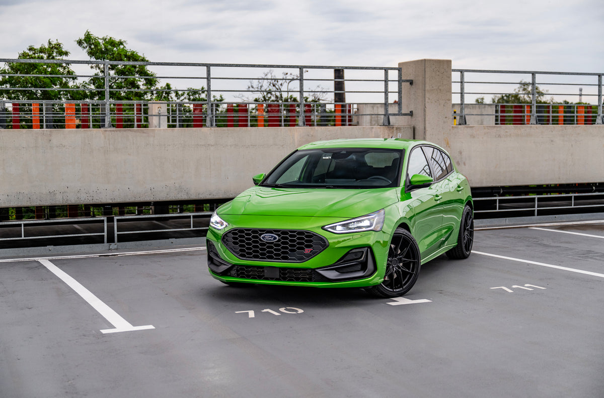 Alu kola Ford Focus / ST / RS Japan Racing JR44 Gloss Black
