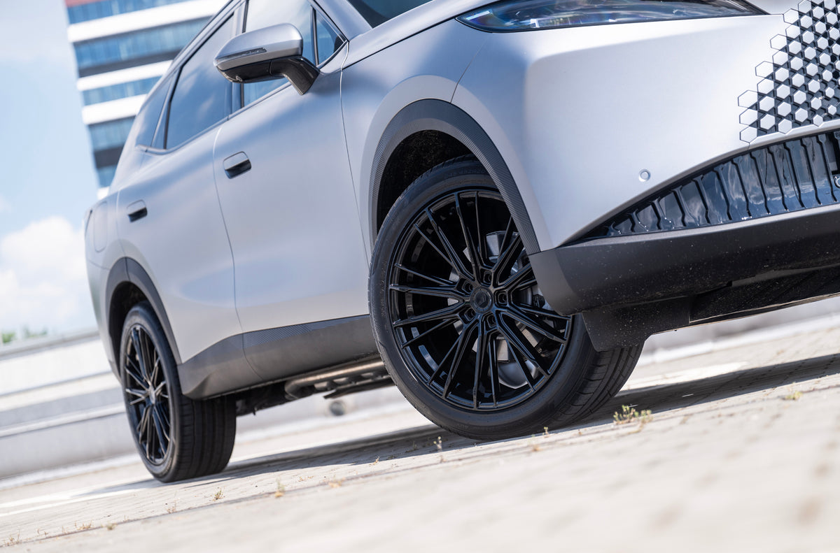 Alu kola Omoda 7 Japan Racing JR52 Gloss Black