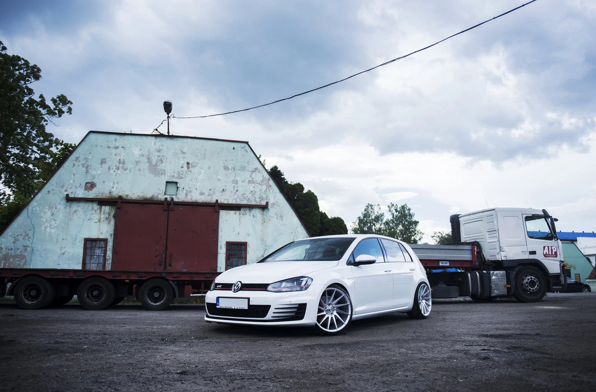 Volkswagen Golf R GTI