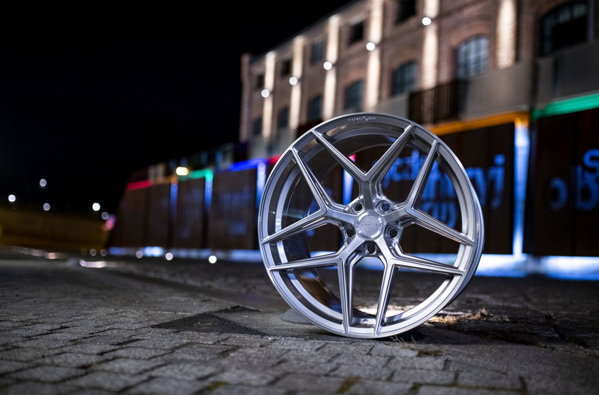 Alu kola Concaver CVR2 19x8,5 ET45 5x108 Brushed Titanium – detail 1