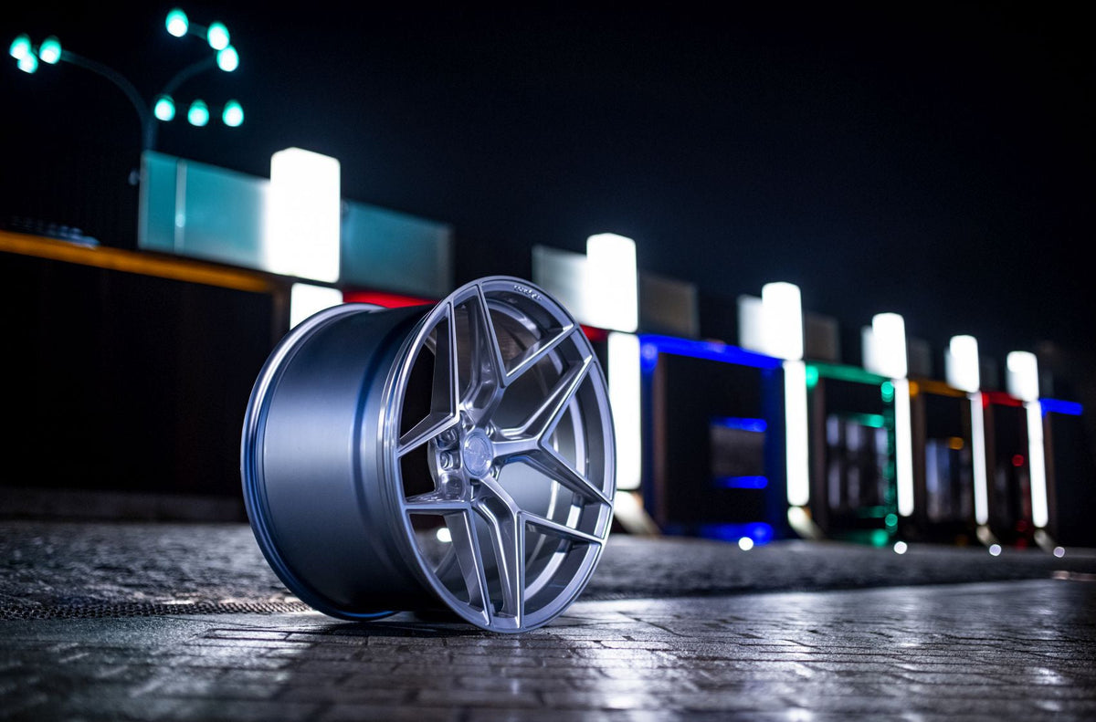 Alu kola Concaver CVR2 19x8,5 ET45 5x108 Brushed Titanium – detail 2