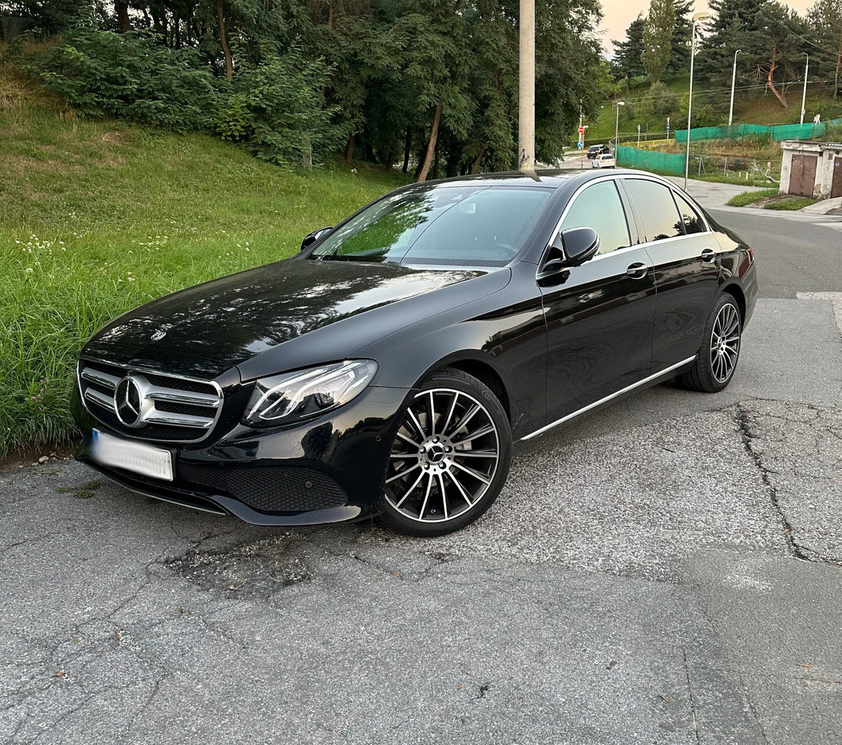 Alu kola pro Mercedes B1048 9.5x18 5x112 ET43 66.6 černá – na voze 1
