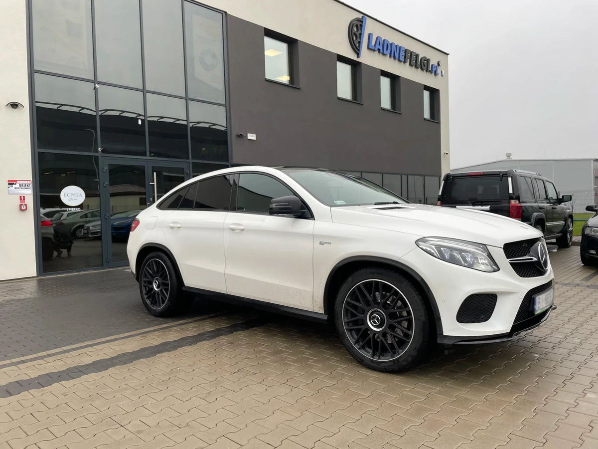 Alu kola pro Mercedes Y0207 8.5x19 5x112 ET38 66.6 Black Half Matt & Polished Lip – na voze 2