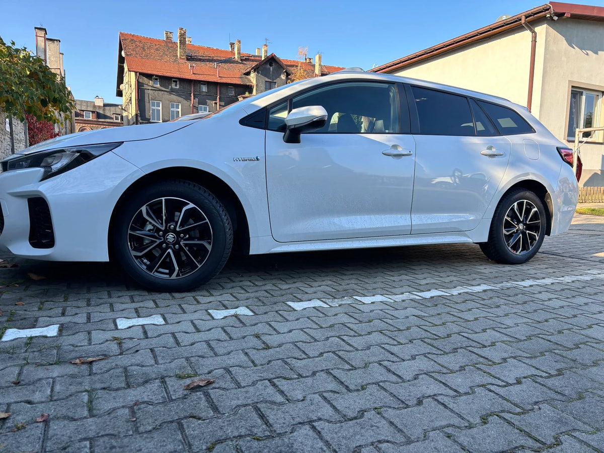 Alu kola pro Toyota B5463 8x18 5x100 ET40 54.1 černá – na voze 1
