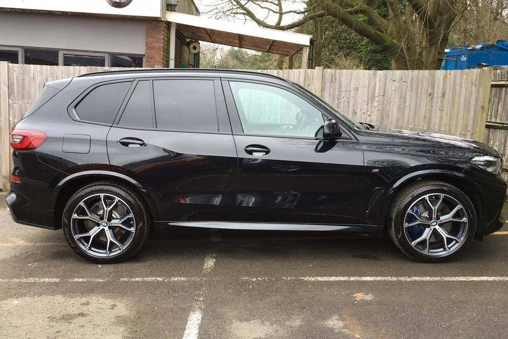 Alu kola pro BMW B5498 10.5x20 5x112 ET40 66.6 černá – na voze 1