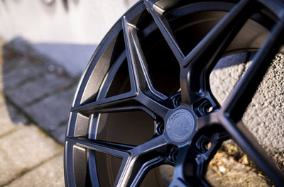 Alu kola Concaver CVR2 19x8,5 ET35 5x120 Carbon Graphite – detail 2