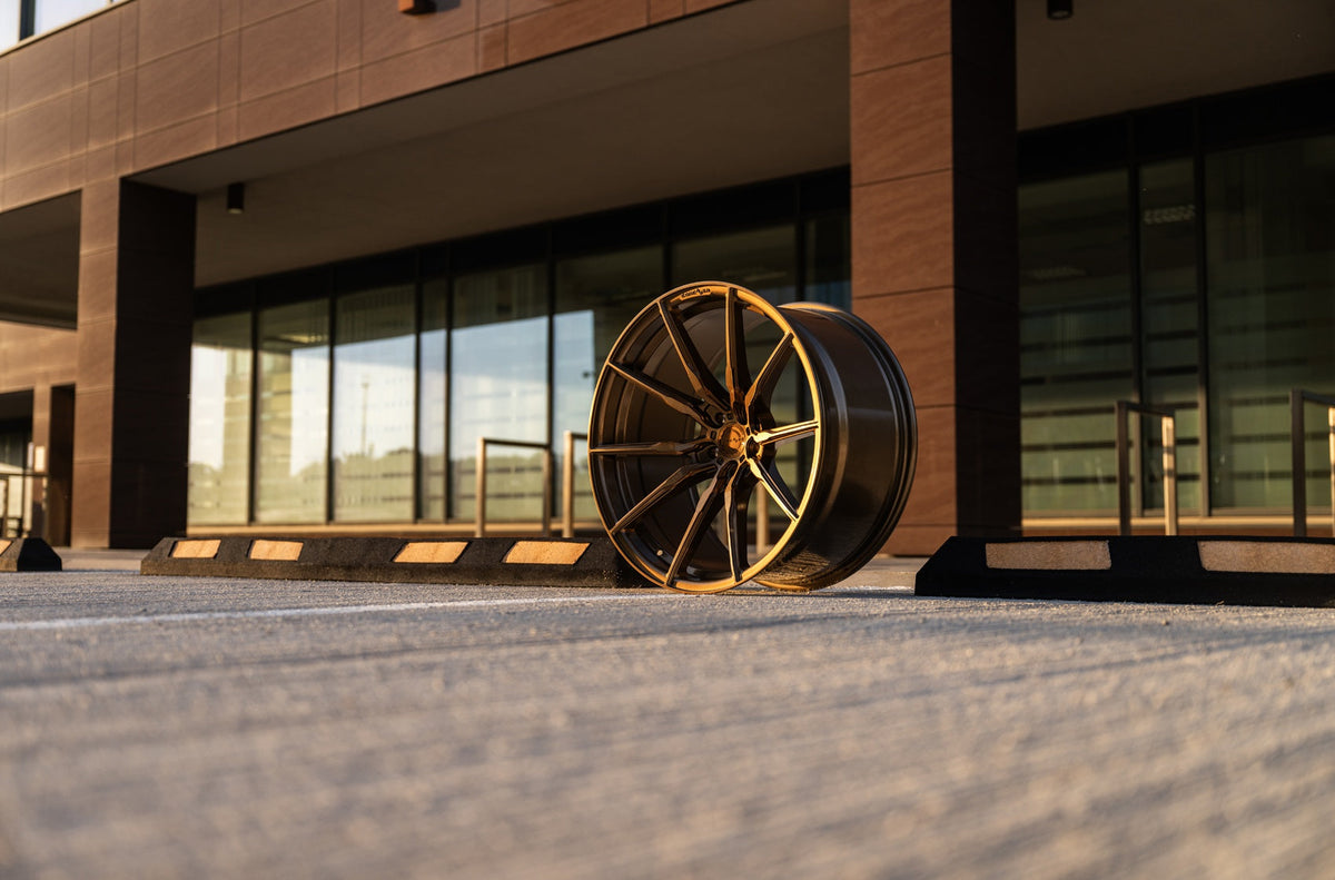 Alu kola Concaver CVR4 19x8 ET40 5x112 Brushed Bronze – detail 1