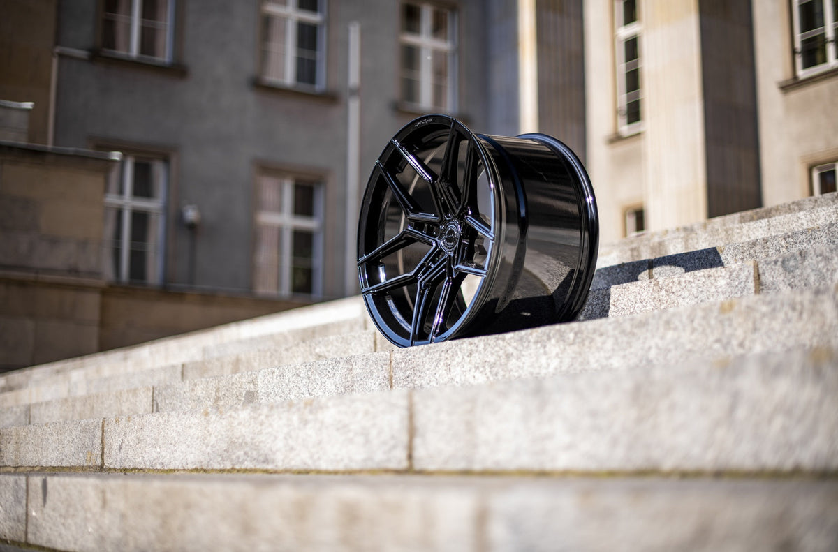 Alu kola Concaver CVR5 20x10,5 ET15-45 BLANK Platinum Black – detail 4
