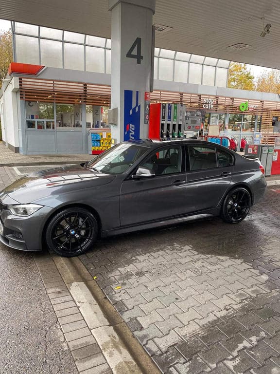 Alu kola Racing Line B1416 8x18 5x120 ET34 černá, BMW WheelsUp