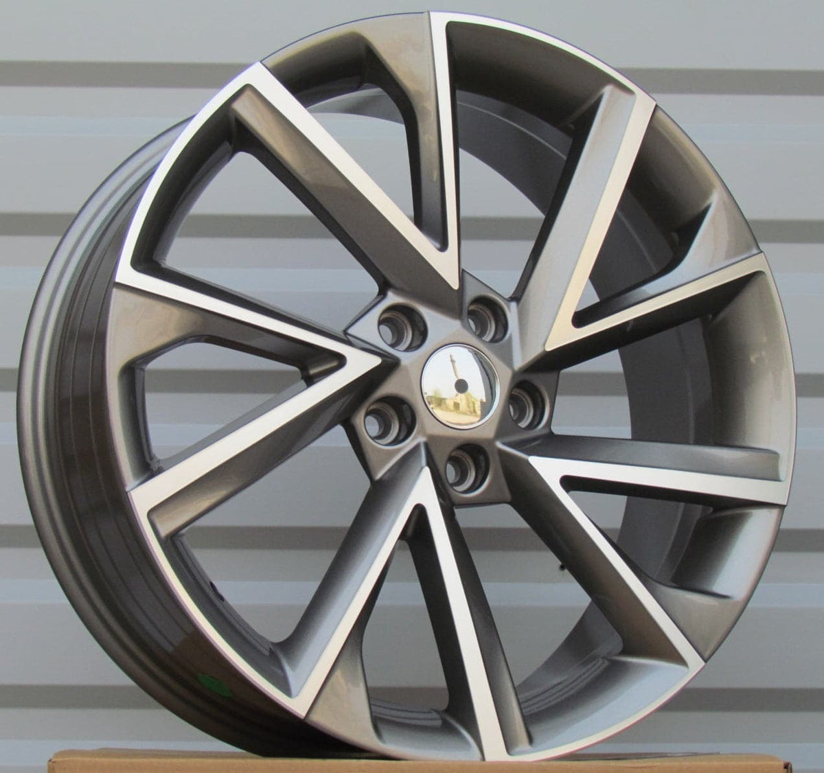 Alu kola Racing Line FE181 7.5x18 5x112 ET43 šedá, Škoda WheelsUp